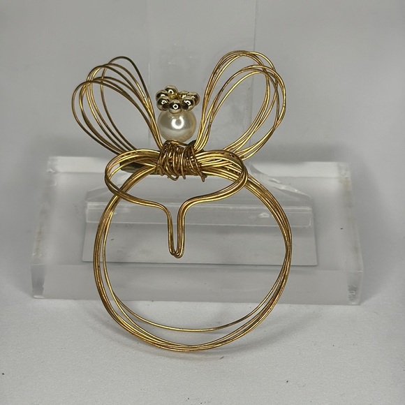 Gold Minimalist Brooch with Geometric Design - Picture 1 of 3